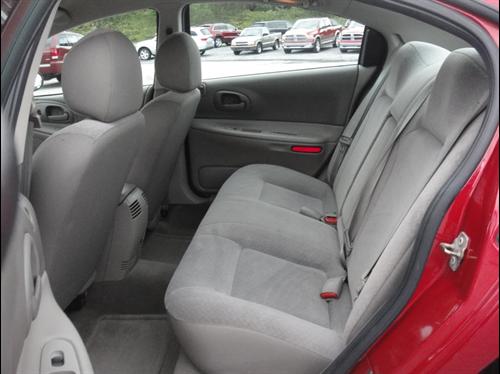 Dodge Intrepid 2004 photo 2