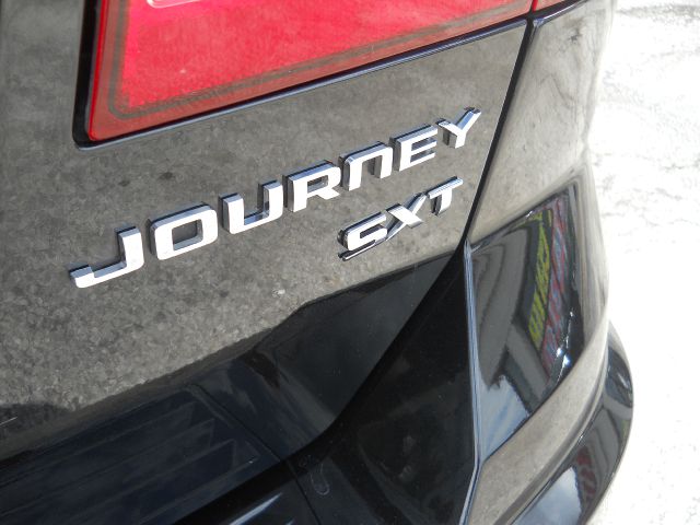Dodge Journey 2010 photo 24