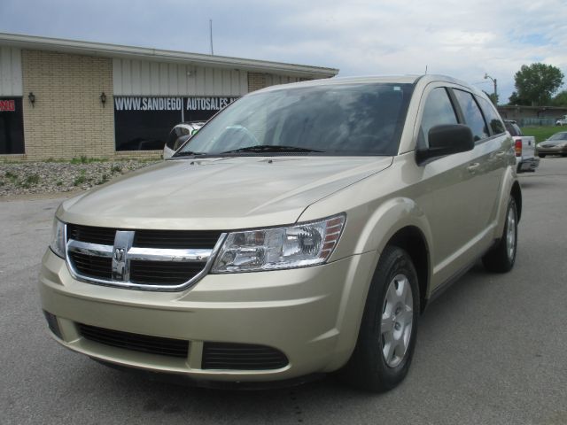 Dodge Journey 2010 photo 2