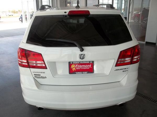Dodge Journey 2010 photo 2