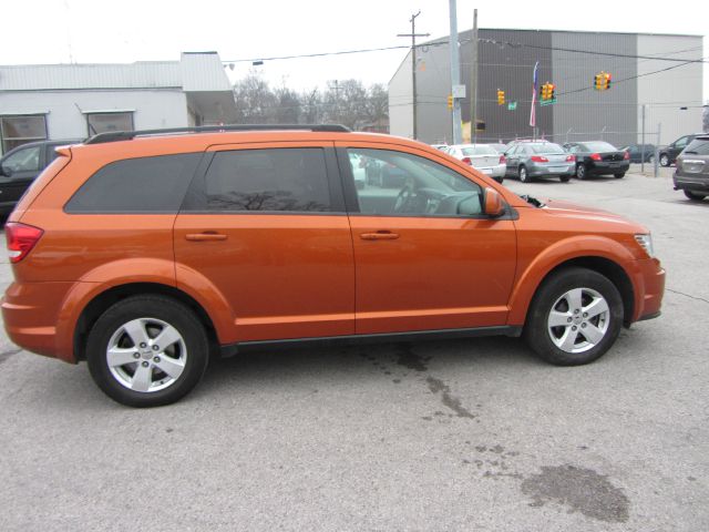 Dodge Journey 2011 photo 2
