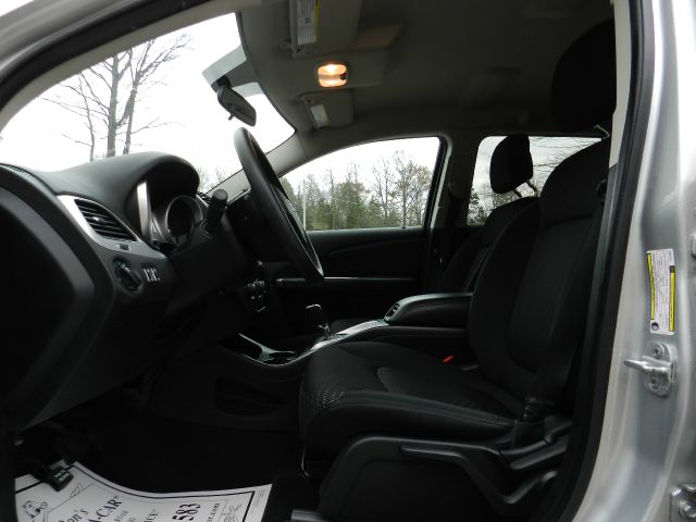 Dodge Journey 2011 photo 2