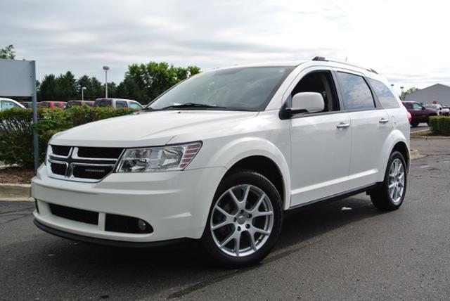 Dodge Journey 2011 photo 2