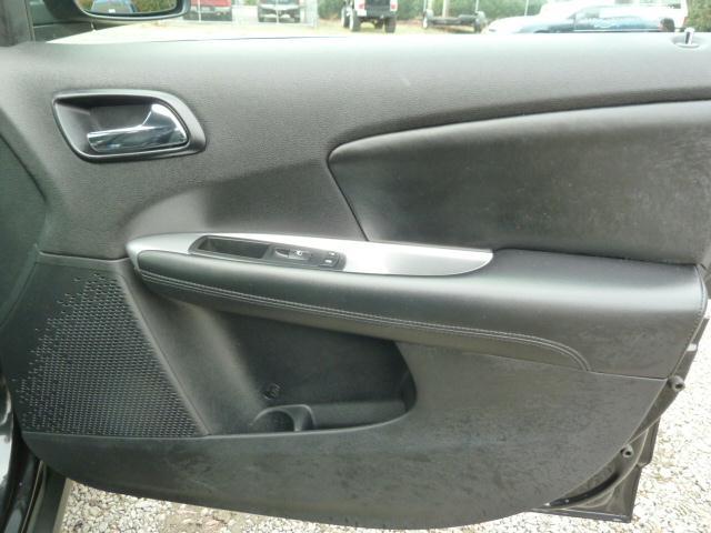 Dodge Journey 2011 photo 2