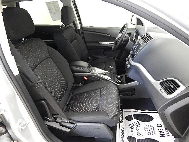 Dodge Journey 2011 photo 17