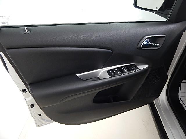 Dodge Journey 2011 photo 22