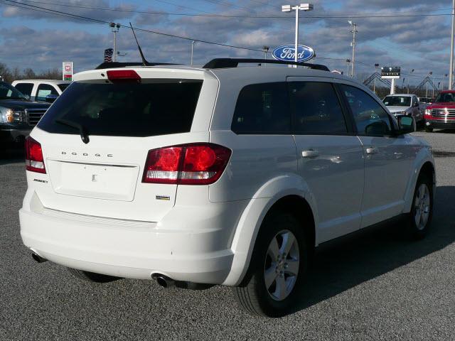 Dodge Journey 2011 photo 2