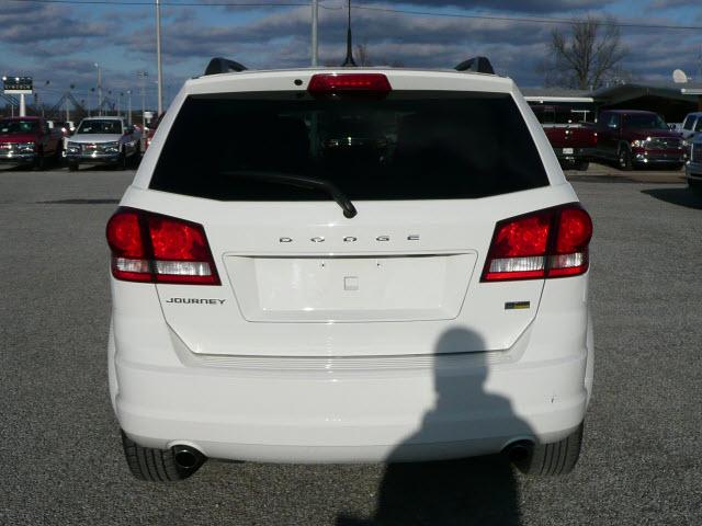 Dodge Journey 2011 photo 3