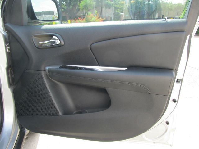 Dodge Journey 2013 photo 15