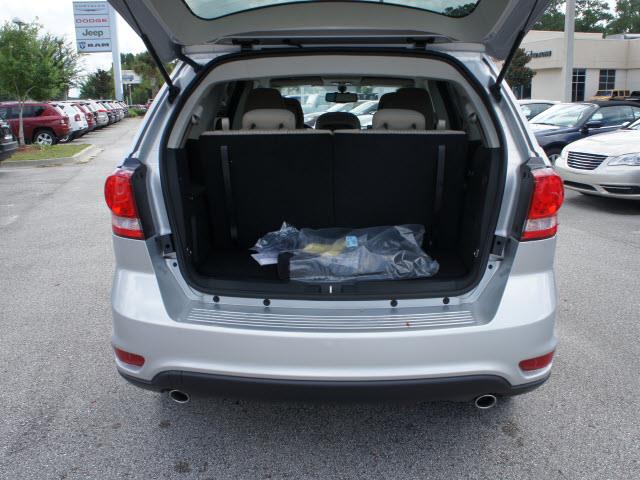 Dodge Journey 2014 photo 1