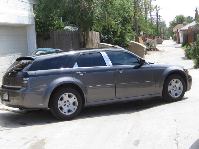 Dodge Magnum SE Wagon