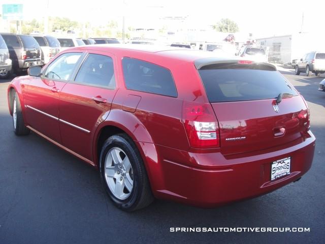Dodge Magnum 2005 photo 2
