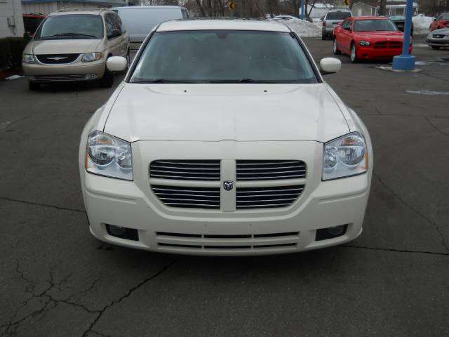Dodge Magnum 2005 photo 2