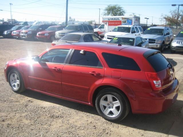 Dodge Magnum 2005 photo 2