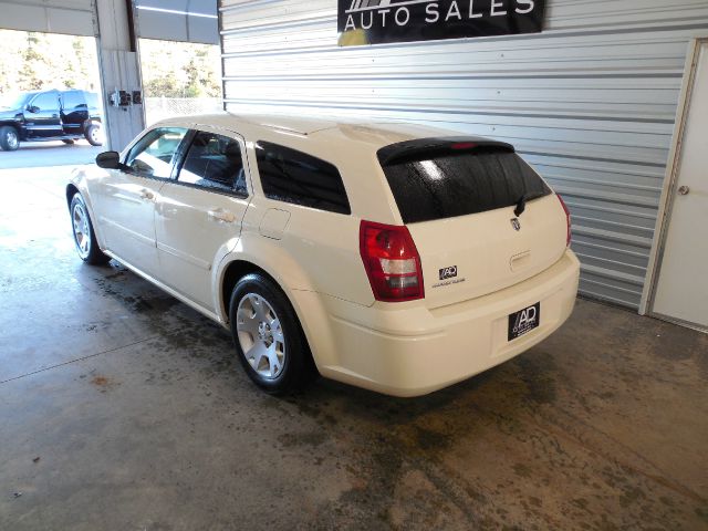 Dodge Magnum 2005 photo 1