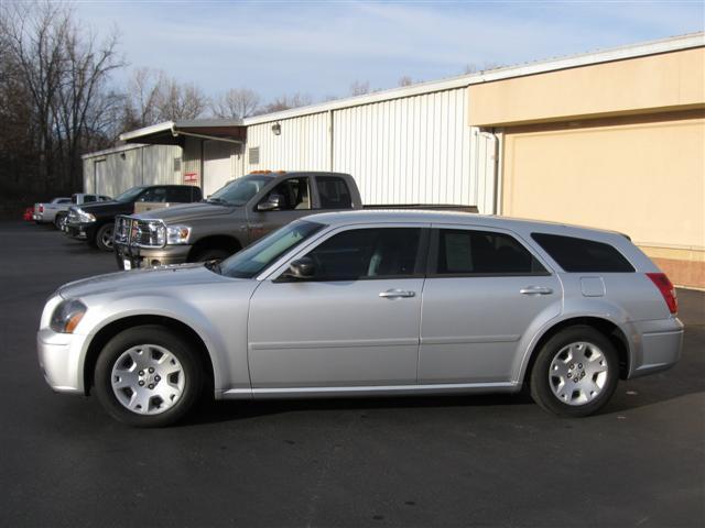 Dodge Magnum 2005 photo 2