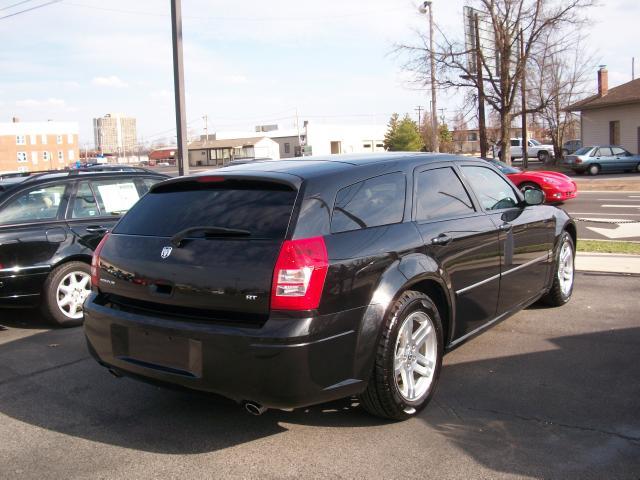 Dodge Magnum 2005 photo 2
