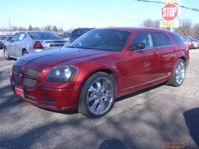 Dodge Magnum SE Wagon