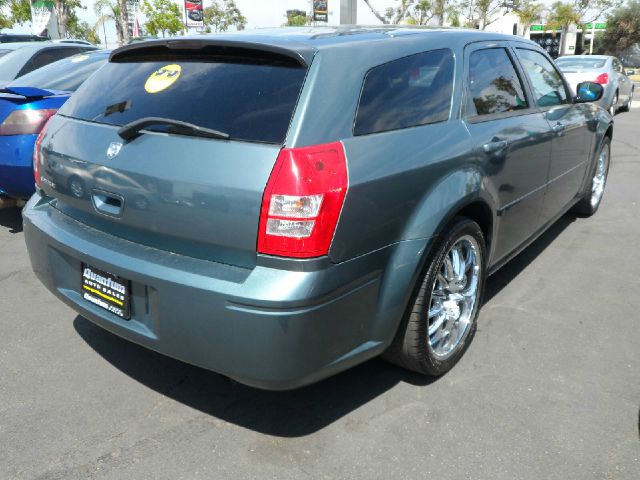 Dodge Magnum 2005 photo 1
