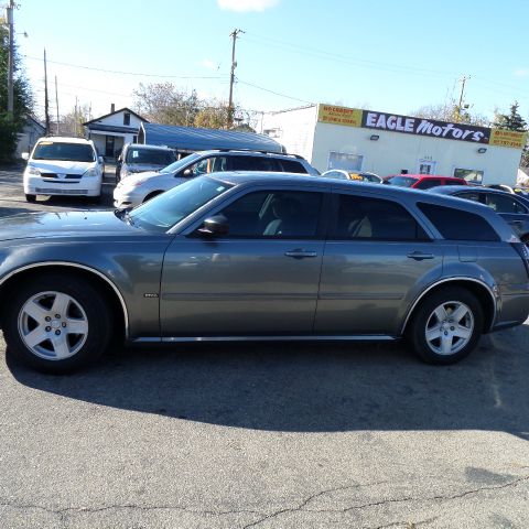 Dodge Magnum 2005 photo 2