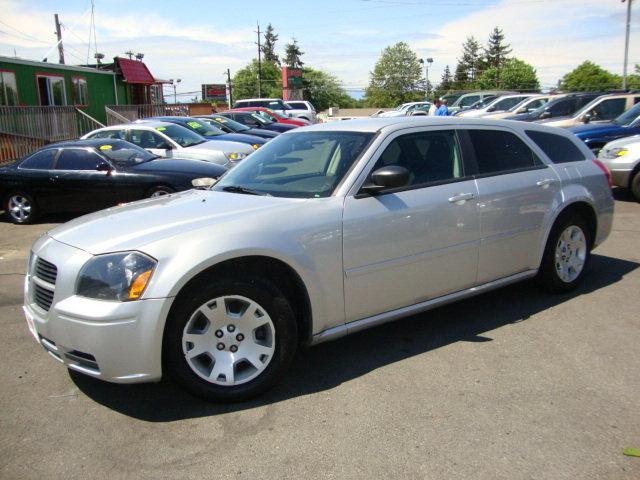 Dodge Magnum SE Wagon