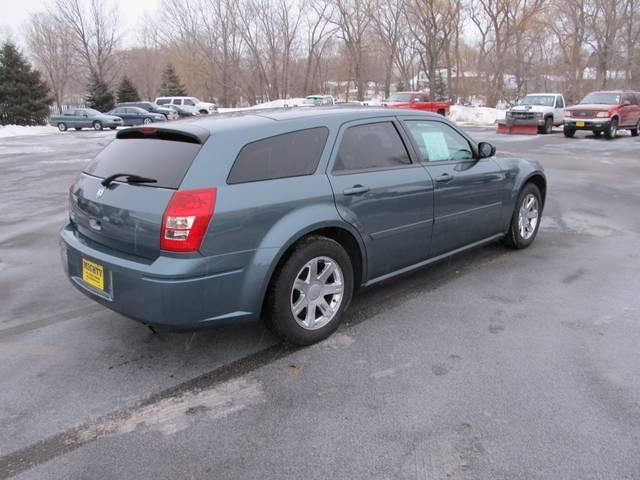 Dodge Magnum 2005 photo 1