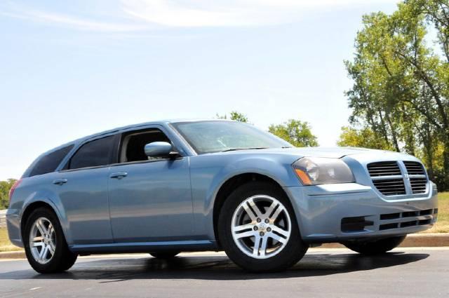 Dodge Magnum SE Wagon