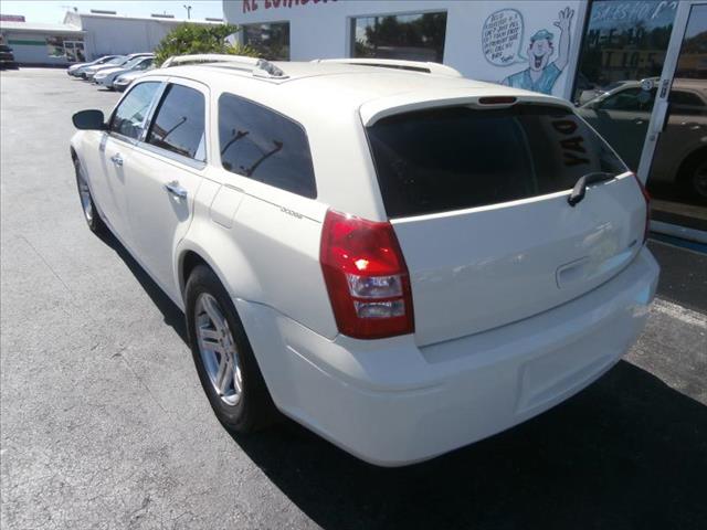 Dodge Magnum 2005 photo 1