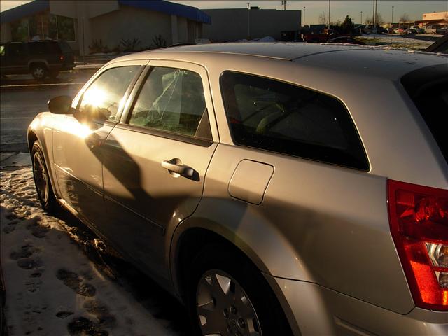 Dodge Magnum 2005 photo 1