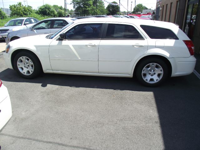 Dodge Magnum 2005 photo 1