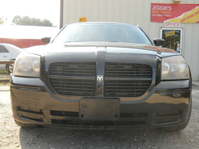 Dodge Magnum SE Wagon