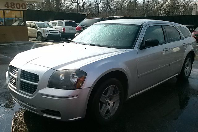 Dodge Magnum 2005 photo 1
