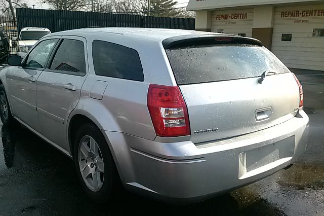Dodge Magnum 2005 photo 2
