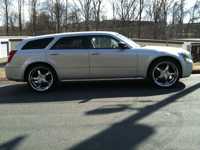 Dodge Magnum SE Unspecified