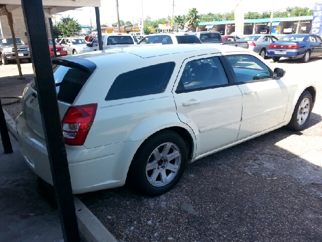 Dodge Magnum 2005 photo 2
