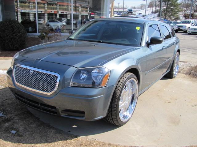 Dodge Magnum SE Wagon