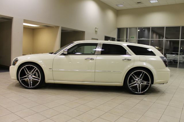 Dodge Magnum 2005 photo 1