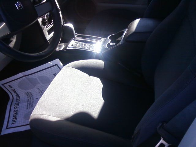 Dodge Magnum SE Wagon