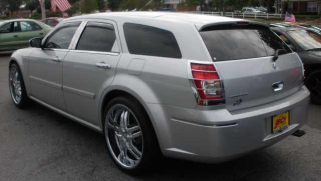 Dodge Magnum 2005 photo 2