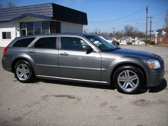 Dodge Magnum 2005 photo 2