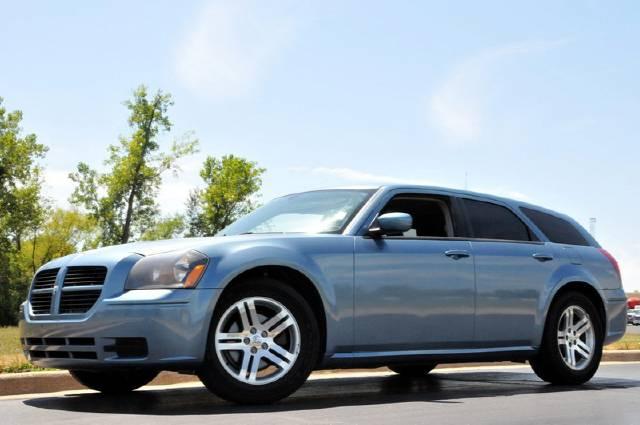 Dodge Magnum 2005 photo 2