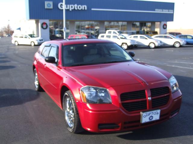 Dodge Magnum SE Wagon