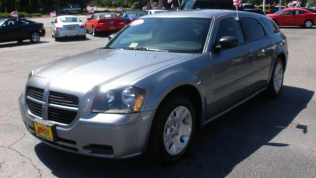 Dodge Magnum SE Unspecified