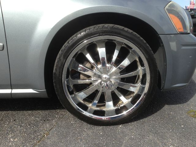 Dodge Magnum SE Wagon