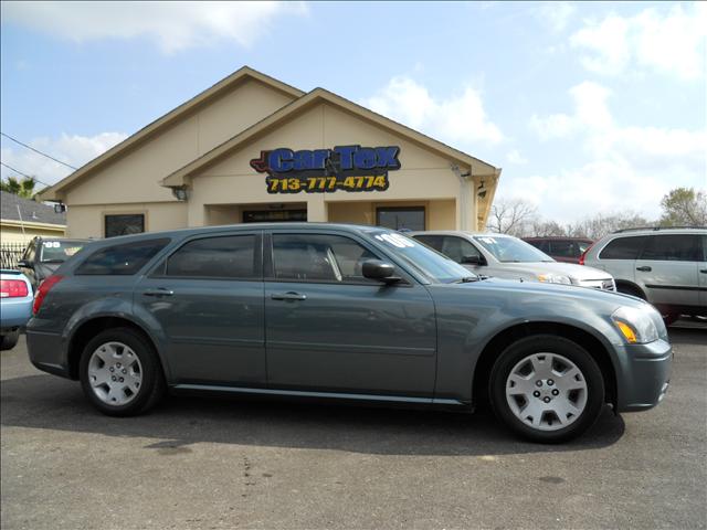Dodge Magnum 1500 135 WB Base Wagon