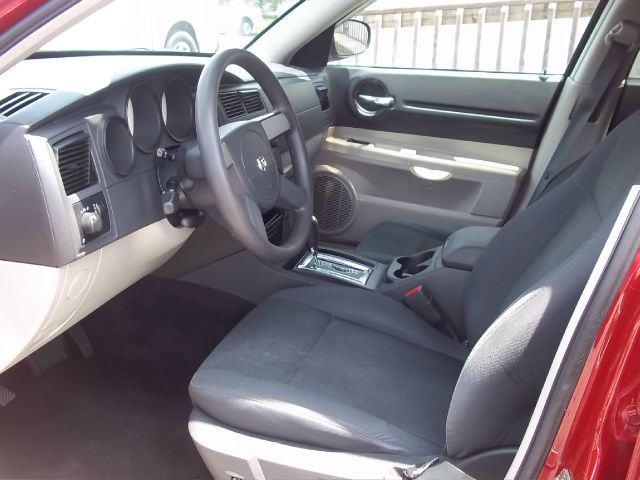 Dodge Magnum SE Wagon