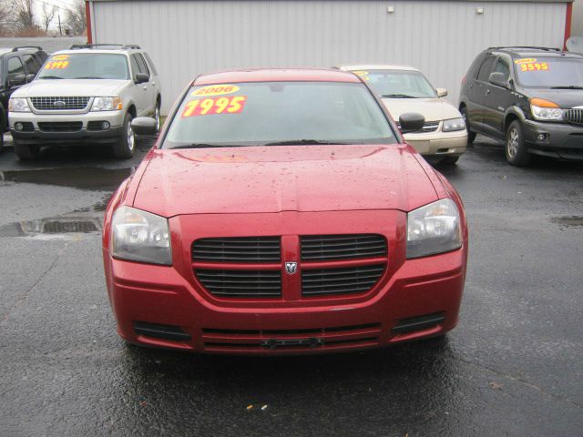 Dodge Magnum SE Wagon