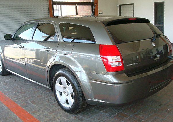 Dodge Magnum Base Wagon