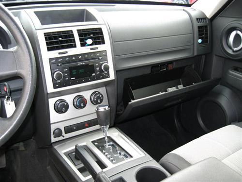 Dodge Nitro 2008 photo 2