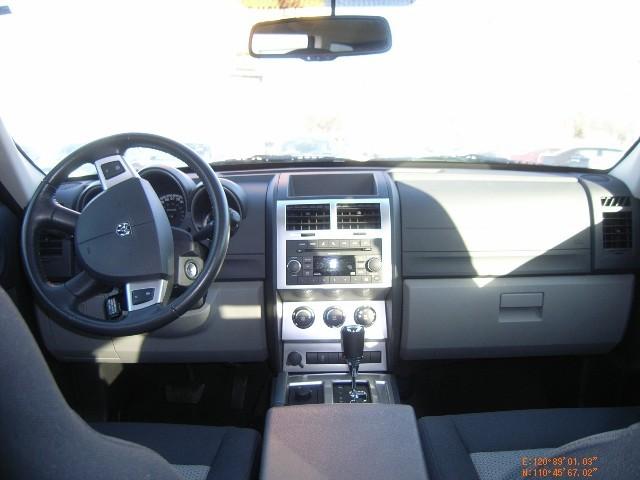Dodge Nitro 2010 photo 2